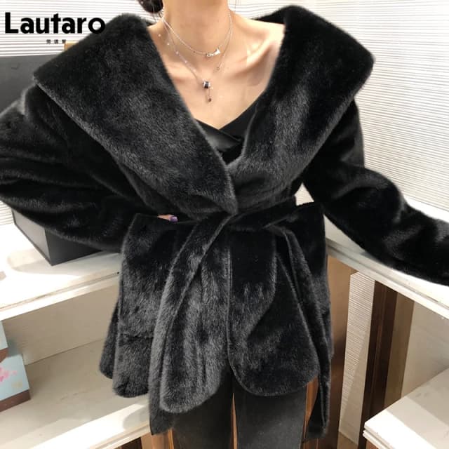 Lautaro inverno preto quente oversized pele do falso cardigan feminino gota ombro manga longa faixas soltas elegante moda coreana 2021