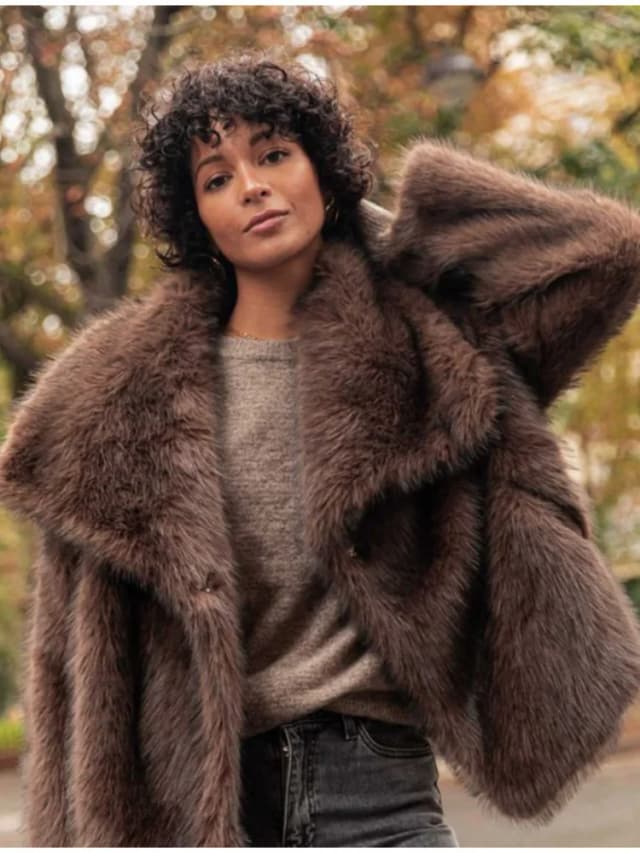 Jaqueta de pele sintética de manga comprida feminina, casaco feminino cortado, outerwear lapela quente, monocromático, moda Lady Street, inverno, 2024