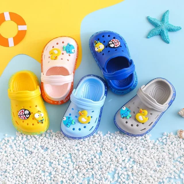 Verão crianças tamancos de jardim sapatos meninos e meninas sandália de praia crianças leve respirável bonito dos desenhos animados deslizamento chinelos do bebê