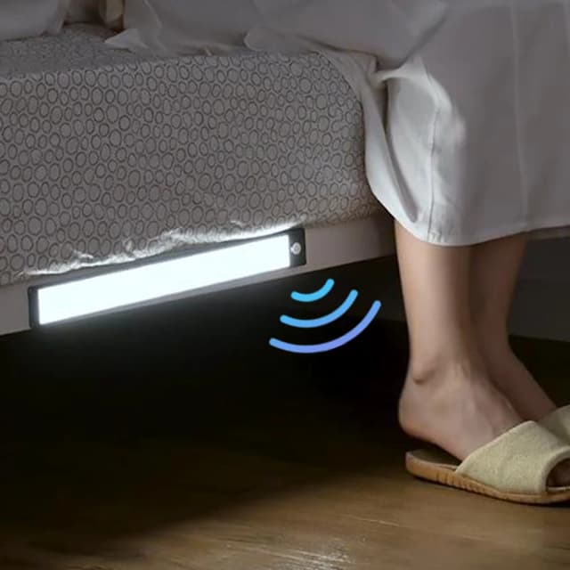 Led sensor de movimento luz noturna sem fio usb sob a luz do armário para armário de cozinha quarto guarda-roupa sensor iluminação interior