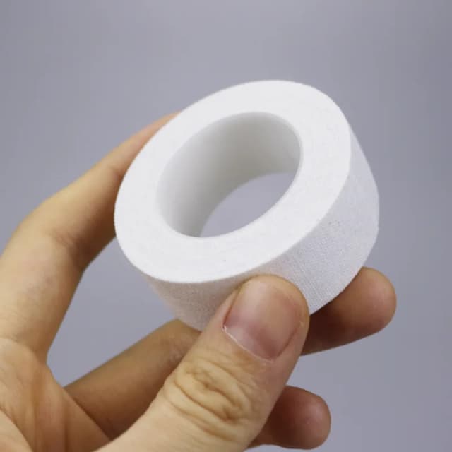 1 rolo de fita adesiva branca de algodão respirável fita cirúrgica de pano macio ​ ​   com gesso autoadesivo
