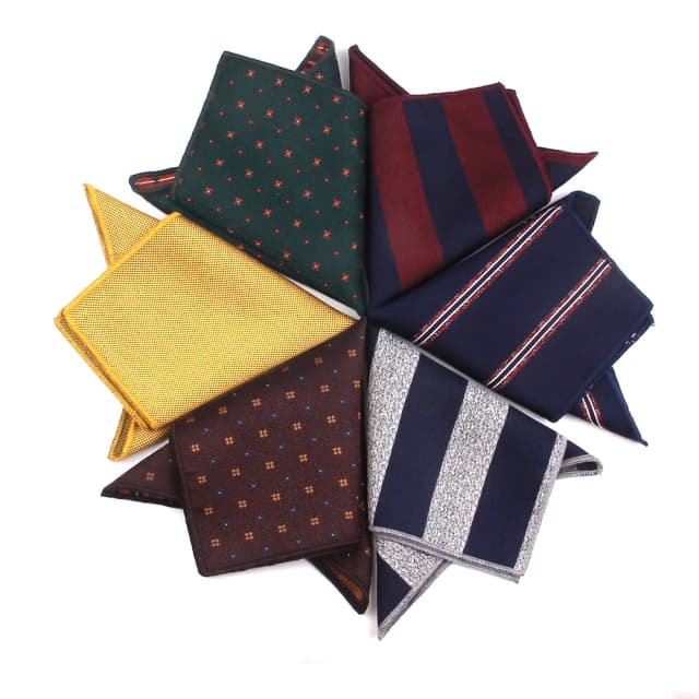 Tecido macio Bolso Quadrado Para Homens Mulheres Toalha Peito Hanky Gentlemen Hankies Terno dos homens Lenço Dos Desenhos Animados Toalha De Bolso Presentes